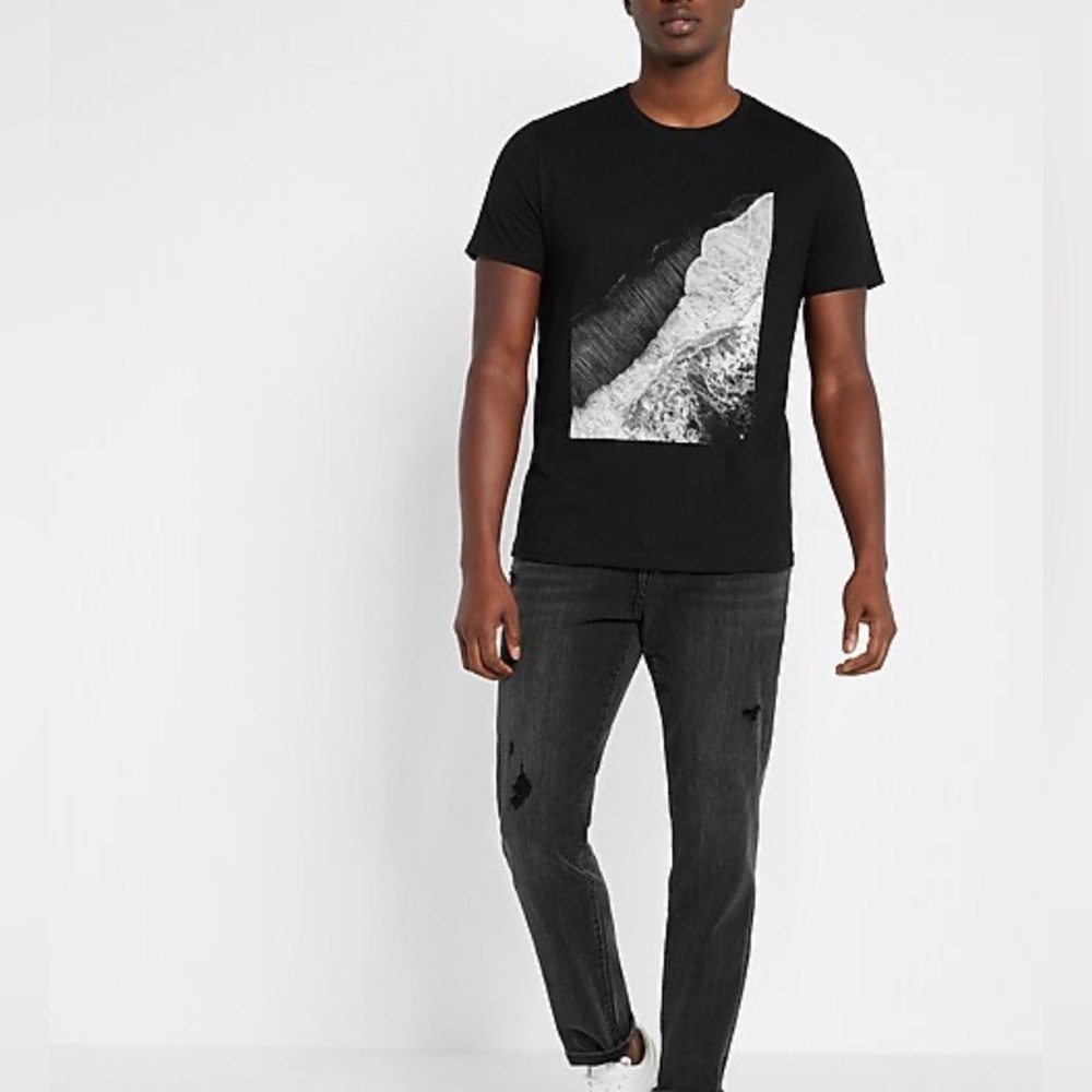 NEW!!! Black White Water Graphic T-shirt